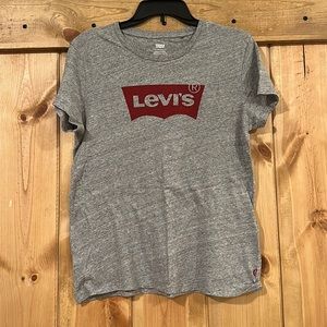 Levi’s tee grey and red logo
